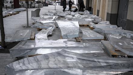 Reste der Acrylverkleidung des zerstörten Zylinders des Aquadoms.