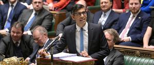 Rishi Sunak, Premierminister von Großbritannien, spricht während der Fragestunde des Premierministers im Unterhaus. 