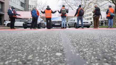 Die „Letzte Generation“ blockiert regelmäßig Straßen. 