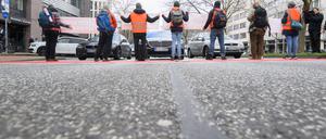 Die „Letzte Generation“ blockiert regelmäßig Straßen. 