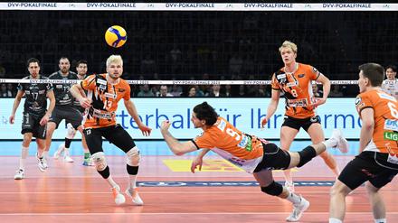 Kämpfen um jeden Punkt. Den Volleys wurde beim Pokalfinale gegen Düren nichts geschenkt.