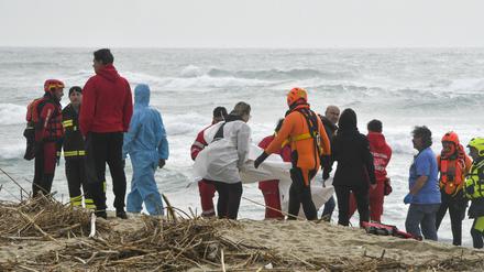 Rettungskräfte in Süditalien