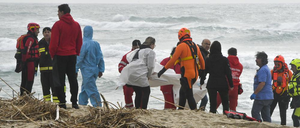 Rettungskräfte in Süditalien