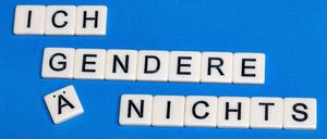 Symbolbild Kritik am Gendern: Buchstabenwürfel zeigen die Aussage Ich gendere nichts.