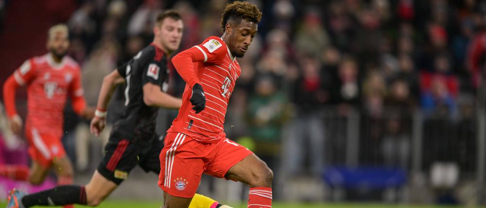 Kingsley Coman umkurvt Unions Torwart Frederik Rönnow und schiebt zum schon vorentscheidenden 2:0 für die Bayern ein.