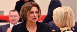 Bildungsministerin Britta Ernst (SPD) im Landtag.