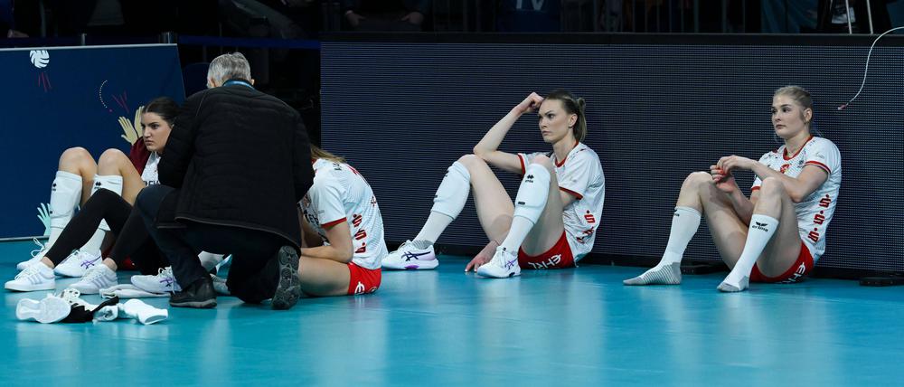 Hängende Köpfe. Potsdam muss sich von der Niederlage im Pokalfinale schnell erholen, denn am Mittwoch geht es im CEV-Cup gegen Scandicci.