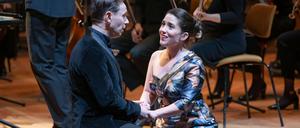 lestyn Davies als Solomon und Joélle Harvey als seine Gemahlin in der Philharmonie