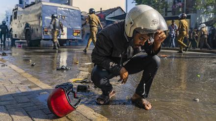 Nach der Absage der Kommunalwahlen kommt es in Sri Lanka zu gewalttätigen Auseinandersetzungen mit der Polizei. 
