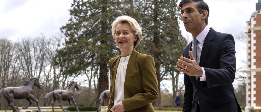 Der britische Premier Rishi Sunak (r.) mit EU-Kommissionspräsidentin Ursula von der Leyen in London