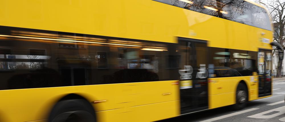 Bei der Buslinie 186 gibt es morgens gleich zwei Staustellen: die Osdorfer Straße und der Ostpreußendamm.