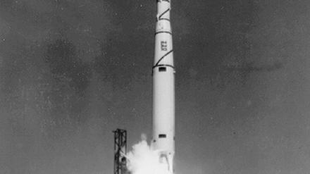 Eine Rakete vom Typ Thor Agena B befördert hier Discoverer 34 ins All (5. Nov. 1961)