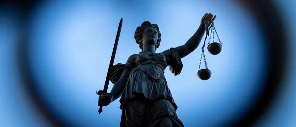 Symbolbild einer Justitia-Statue