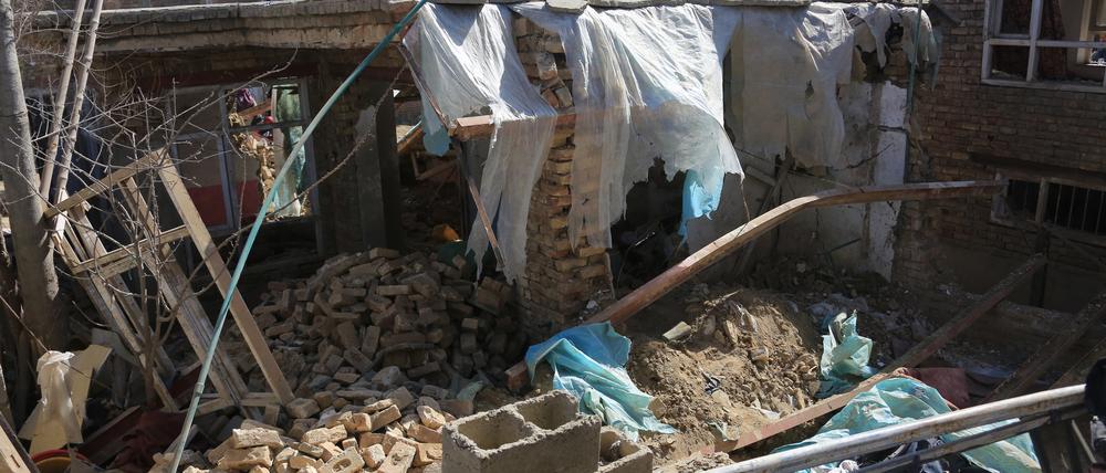 In der afghanischen Hauptstadt Kabul haben die Sicherheitskräfte der regierenden Taliban bei einer Razzia zwei Mitglieder der Terrormiliz Islamischer Staat (IS) getötet. 