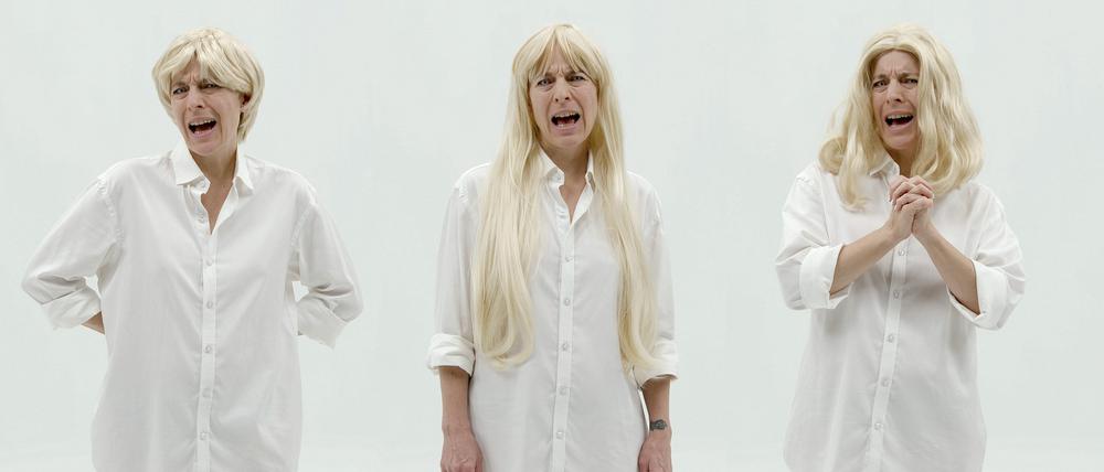 Das wird man doch wohl sagen dürfen. Candice Breitz wiederholt in ihrem Video „Whiteface“, was Nachrichtensprecher, TV-Moderatoren und Promis zum Thema Rassismus entschlüpft.