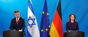 Die deutsche Außenministerin Annalena Baerbock und der ukrainische Außenminister Eli Cohen.