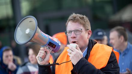Kristian Loroch, stellvertretender Vorsitzender der EVG, 2023 während der Tarifverhandlungen mit der Deutsche Bahn AG