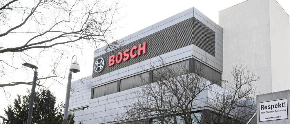 Arbeiter verlassen das Bosch-Werk im Stuttgarter Stadtteil Feuerbach (Symbolbild).