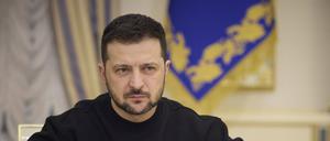 February 27, 2023, Kyiv, Kyiv Oblast, Ukraine: Ukrainian President Volodymyr Zelenskyy during a face-to-face meeting with U.S Treasury Secretary Janet Yellen at the Mariinsky Palace, February 27, 2023 in Kyiv, Ukraine. Kyiv Ukraine - ZUMAp138 20230227_zaa_p138_008 Copyright: xPoolx/UkrainianxPresidentiax