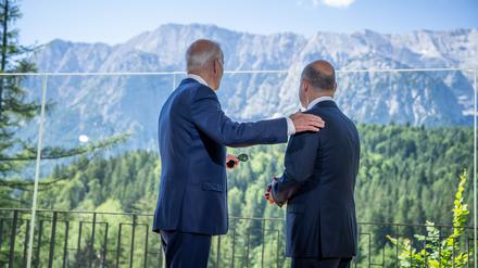 Wie eine unüberwindliche Bergwand wirkt der Wunsch nach europäischer Autonomie in der Sicherheitspolitik. Bundeskanzler Olaf Scholz (SPD) und US-Präsident Joe Biden beim G7-Gipfel in Elmau 2022. 