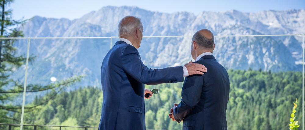 Wie eine unüberwindliche Bergwand wirkt der Wunsch nach europäischer Autonomie in der Sicherheitspolitik. Bundeskanzler Olaf Scholz (SPD) und US-Präsident Joe Biden beim G7-Gipfel in Elmau 2022.
