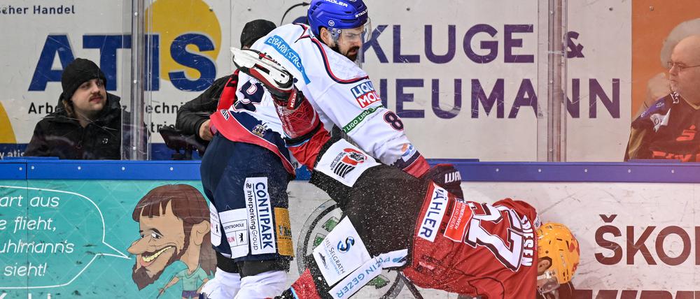 Alle schön bunt hier. Marco Nowak (li.) und der Bremerhavener Alex Friesen.