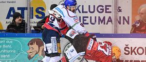 Alle schön bunt hier. Marco Nowak (li.) und der Bremerhavener Alex Friesen.