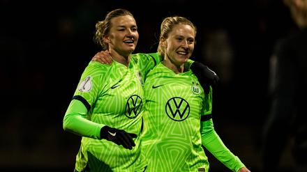 Läuft bei Wolfsburg. Alexandra Popp (li.) Rebecka Blomqvist und freuen sich. 