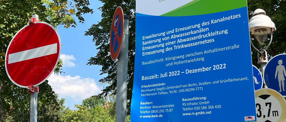 Kleine Straße, große Bauarbeiten: Erst werden im Königsweg Leitungen erneuert, dann die Fahrbahn saniert.