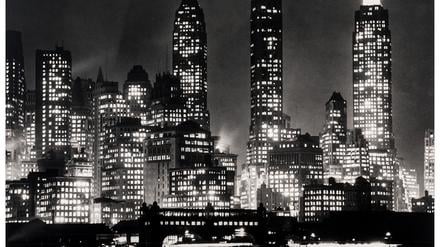 Andreas Feininger, Downtown Manhattan in the evening, New York, 1940, Andreas Feininger Archiv c/o Zeppelin Museum Friedrichshafen