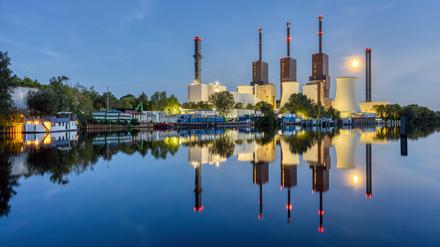 Das Heizkraftwerk Lichterfelde, es wird von Vattenfall betrieben, soll über die neue Leitung 11.000 Wohnungen mit Wärme versorgen.