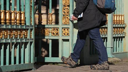 Künftig womöglich nur noch mit Ticket: Zutritt zum Park Sanssouci in Potsdam durch das Grüne Gitter.