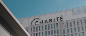 Der Charité-Bettenturm in Berlin-Mitte.