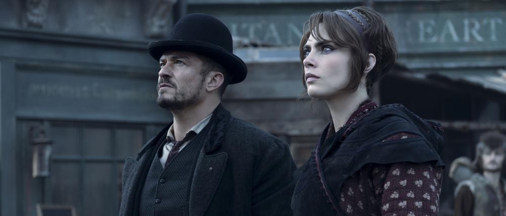 Die Liebesgeschichte zwischen Polizeiinspektor Rycroft Philostrate (Orlando Bloom) und der Feen-Rebellin Vignette Stonemoss (Cara Delevingne) steht im Zentrum der Serie „Carnival Row“.