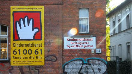 Kindernotdienst in der Gitschiner Strasse 48 in Berlin Kreuzberg und Porträt der Leiterin Beate Köhn. Die Kinderschutz-Hotline wird am 1. November 2007 ein halbes Jahr alt Foto: Kitty Kleist-Heinrich