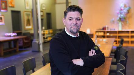 TV-Koch Tim Mälzer steht im Studio des Restaurants „Bullerei“ 