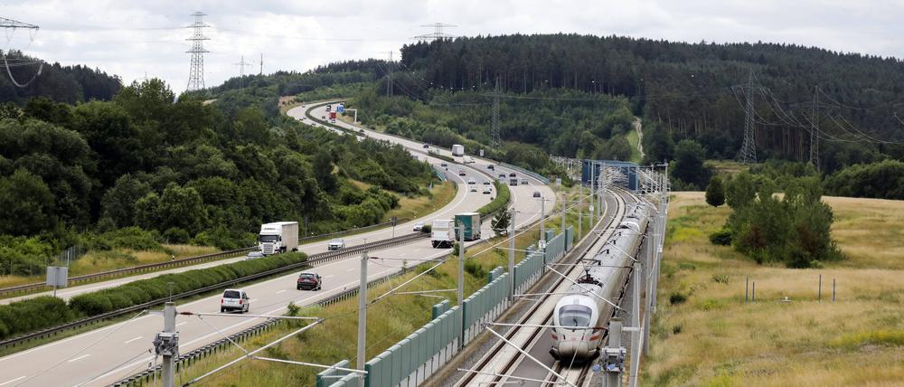 Mehr Geld für die Autobahn, aber nicht für die Bahn: So lässt sich der Beschluss des Koalitionsausschusses zusammenfassen.