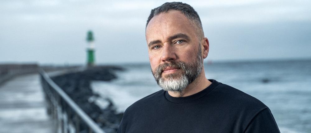 Alexander Flohr hat das erste vegane Fischkochbuch geschrieben. 