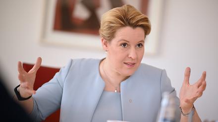 02.03.2023, Berlin: Franziska Giffey, Vorsitzende der SPD Berlin, Regierende Bürgermeisterin von Berlin, spricht bei einem dpa-Interview. Foto: Britta Pedersen/dpa +++ dpa-Bildfunk +++