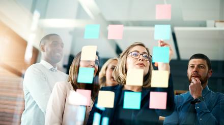 Blick in die Unternehmenskultur. „Als Frauen lernen wir, dass wir unseren Platz als Mädchen oder Frau zwischen Männern andauernd verteidigen müssen“, sagt Mirijam Trunk im Gespräch.