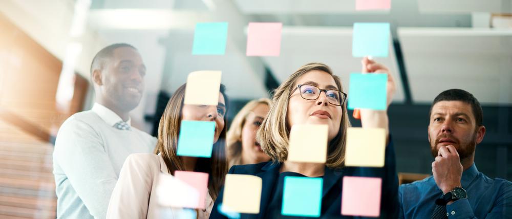 Blick in die Unternehmenskultur. „Als Frauen lernen wir, dass wir unseren Platz als Mädchen oder Frau zwischen Männern andauernd verteidigen müssen“, sagt Mirijam Trunk im Gespräch.