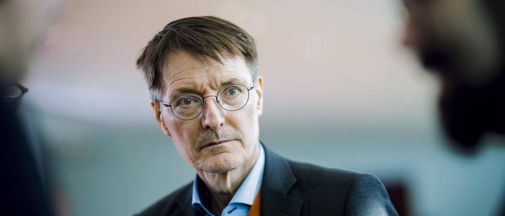 Karl Lauterbach SPD, Bundesminister für Gesundheit, aufgenommen im Rahmen einer Kabinettssitzung im Bundeskanzleramt. 