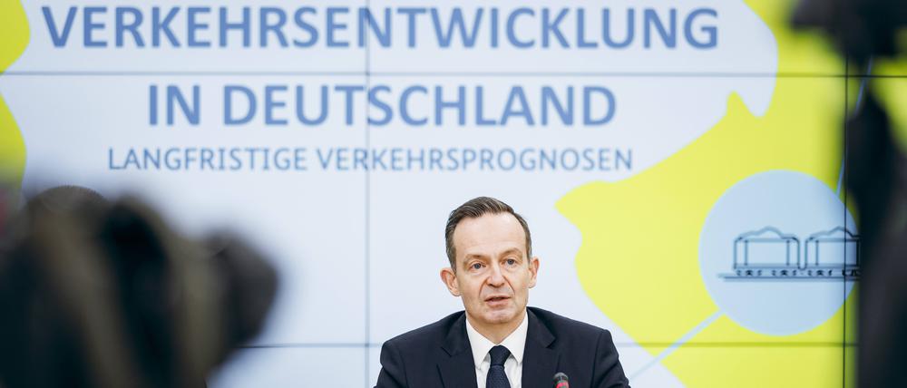 Volker Wissing FDP, Bundesminister für Verkehr und Digitales, aufgenommen im Rahmen einer Pressekonferenz zum Thema Ergebnisse der neuen Langzeit-Verkehrsprognose des BMDV.