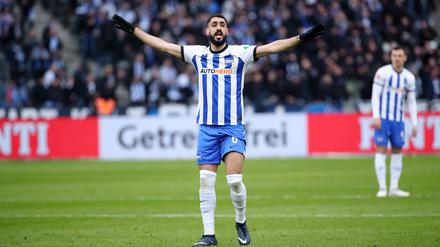 Der Dirigent. Tolga Cigerci ist erst seit wenigen Wochen zurück bei Hertha BSC und doch schon so etwas wie der Chef auf dem Platz.