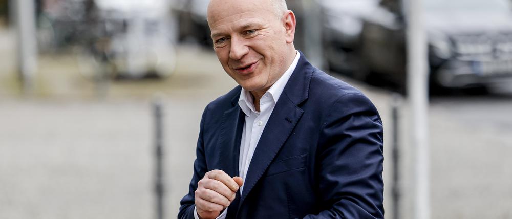Kai Wegner (CDU), Spitzenkandidat seiner Partei bei der Berliner Wahl zum Abgeordnetenhaus, kommt am Tag nach der Wahl zur Präsidiumssitzung der CDU im Konrad-Adenauer-Haus.