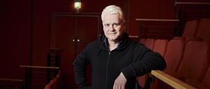 Porträt von Martin Woelffer, Theaterchef von Ku’damm-Theater, in das Potsdamer Platz Theater in Berlin, am 28.02.2023.