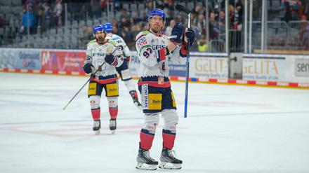 Marcel Noebels hofft, dass sich die Eisbären am Sonntag noch nicht verabschieden müssen.