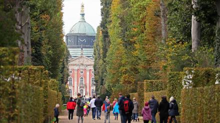 Touristinnen und Touristen strömen wieder nach Potsdam, etwa in den Park Sanssouci. 