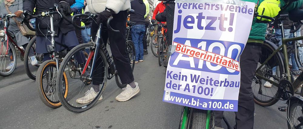 Die Radfahrer protestierten gegen eine weitere Verlängerung der Stadtautobahn A100.