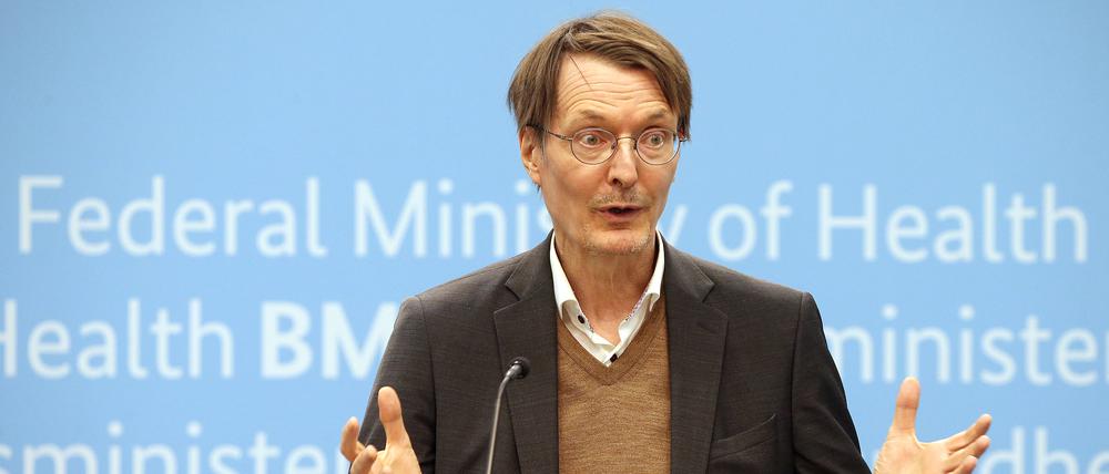 23.02.2023, Berlin: Karl Lauterbach (SPD), Bundesgesundheitsminister, beantwortet nach der Sitzung der Bund-Länder-Arbeitsgruppe über geplante Reform zur Finanzierung und Neuordnung der Krankenhäuser in Deutschland Fragen von Journalisten. Foto: Wolfgang Kumm/dpa +++ dpa-Bildfunk +++